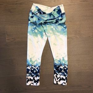 Fabletics Cropped print leggings size Small